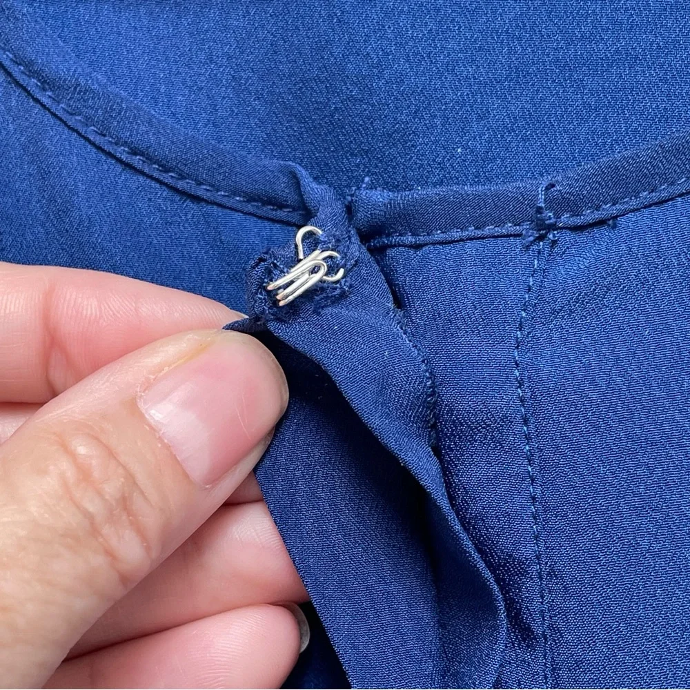 ☀️2/$20 Michael Kors Blue Sleeveless Boxy Blouse w Zipper Shoulder Design | EUC